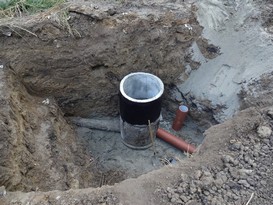 Строительство дождевой канализации на придомовой территории, сентябрь 2015 г.