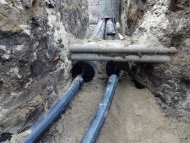 Строительство наружных сетей водопровода и канализации к многоквартирному дому, октябрь 2015 г.